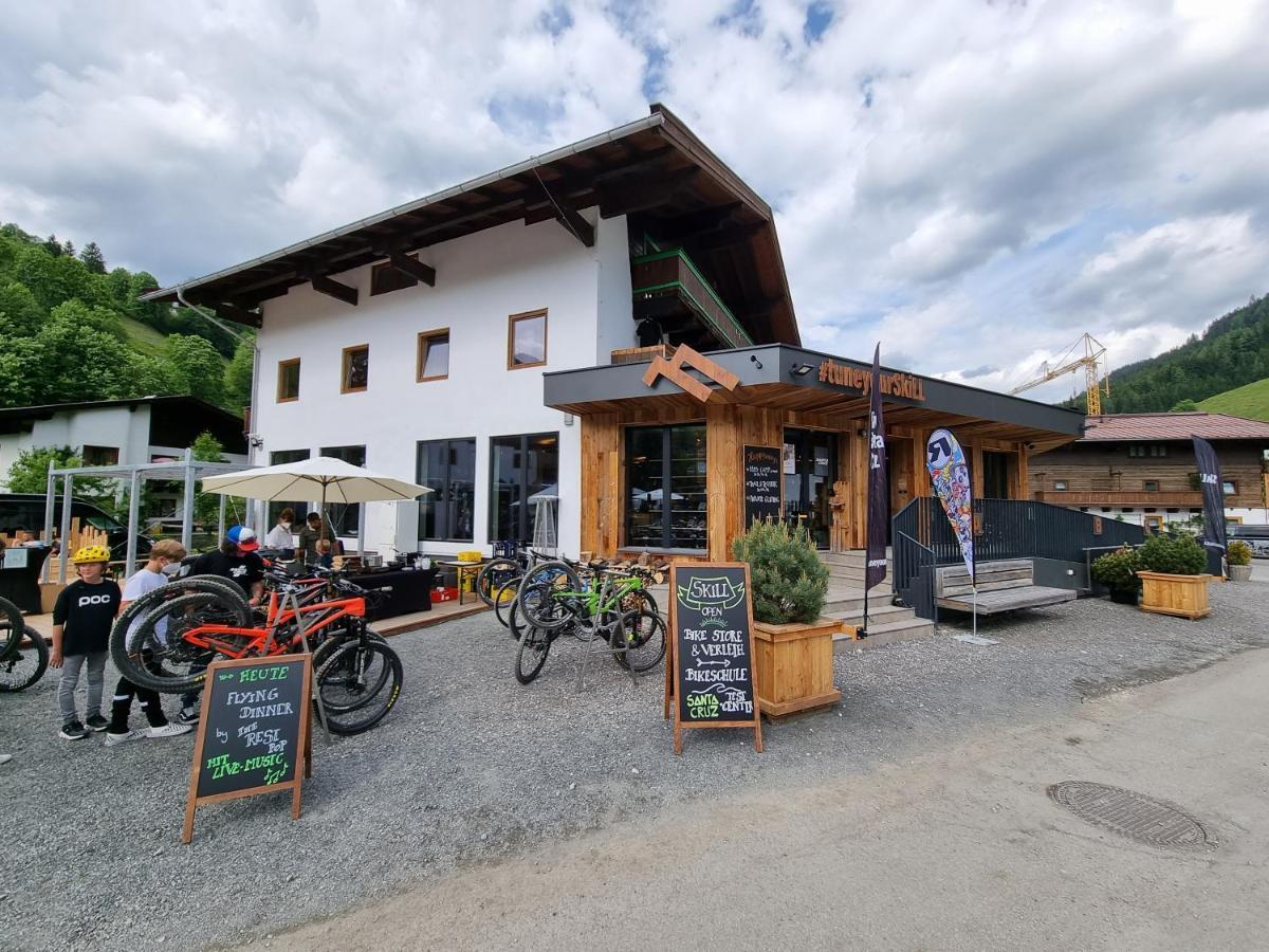 Skill Mountain Lodge - Ski Und Bike Hostel Im Sommer Mit Joker Card Saalbach-Hinterglemm Eksteriør bilde